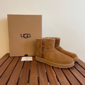 UGG Classic Mini Side Logo II chestnut W7
no box worn a few times